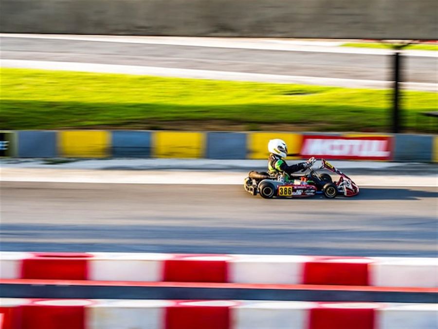 Oplev adrenalinsus og konkurrenceånd med gokart